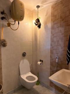 AP Luxe Stays Jacuzzi & Home Theater - 8