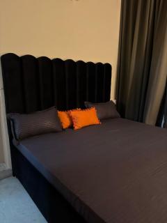 AP Luxe Stays Jacuzzi & Home Theater - 1