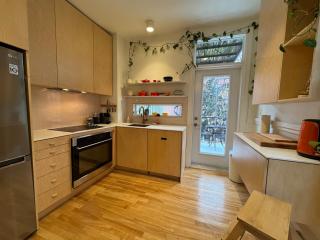 Apartment 1 Bedroom in the Mile End - 1