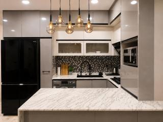 2BR Luxury Apartment Near Airport & Beach - 8