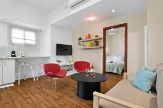 ART style apt steps from Hilton beach Tel Aviv - 0