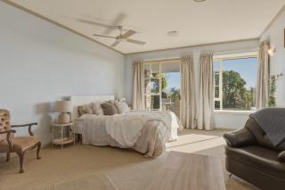 Wisteria Retreat Boutique Stay with Views & Sauna - 2