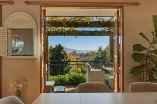 Wisteria Retreat Boutique Stay with Views & Sauna - 1