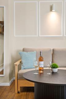 ART style apt steps from Hilton beach Tel Aviv - 8