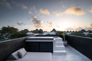 The Four Luxury Villas, 8 Pools, 15 BRs, 38 Pax - 2