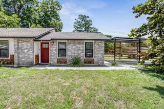 East Austin Home for 4 with BBQ Grill Near DT - 9