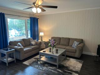 Charming 2 Bedroom Lake Carmi Camp, Dock Access - 0