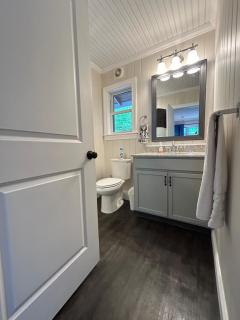 Charming 2 Bedroom Lake Carmi Camp, Dock Access - 1