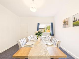 Nottingham Spacious Home 4 Bedroom Sleeps 7 Parking - 6