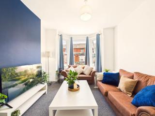 Nottingham Spacious Home 4 Bedroom Sleeps 7 Parking - 8
