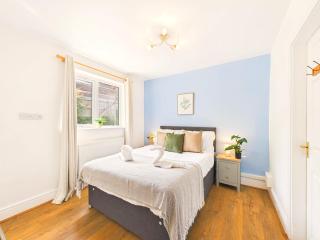 City Centre 4 Bed - Private Parking - 9