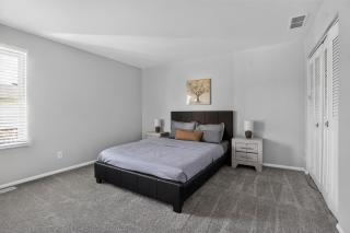 Spacious Townhome Designed for Relaxing Stays - 2