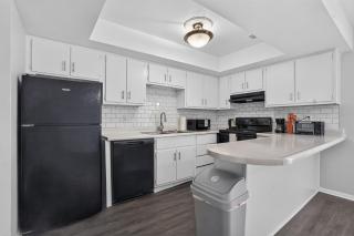 Spacious Townhome Designed for Relaxing Stays - 3