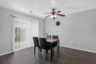 Spacious Townhome Designed for Relaxing Stays - 6