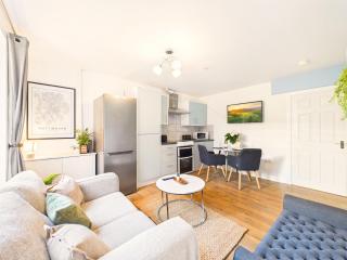 City Centre 4 Bed - Private Parking - 4