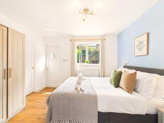 City Centre 4 Bed - Private Parking - 8