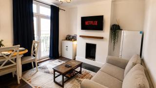 4 Bedroom house Bristol Eastville sleeps 9 Contractors Long stay - 0