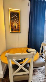 4 Bedroom house Bristol Eastville sleeps 9 Contractors Long stay - 9