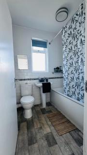 4 Bedroom house Bristol Eastville sleeps 9 Contractors Long stay - 6