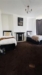 4 Bedroom house Bristol Eastville sleeps 9 Contractors Long stay - 2