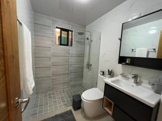Spacious 3BR Apt Pool Parking Family Friendly - 9