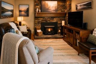 Unwind Near the Lake | Fire Pit • Marina Nearby - Burnside - 8