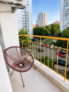 Bright 1BR Apartment w/ Terrace Near Sea Garden - 3