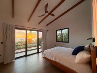La Orilla Oceanfront House - 4