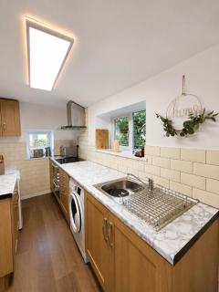 Modern 3 Bed Home Near M5 Free Street Parking - 6