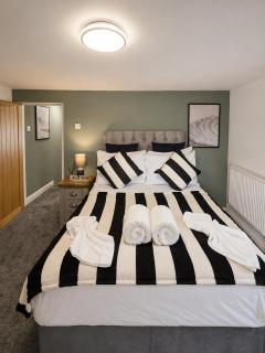 Modern 3 Bed Home Near M5 Free Street Parking - 5