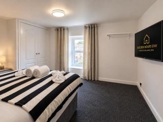 Modern 3 Bed Home Near M5 Free Street Parking - 4