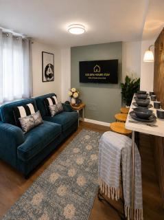 Modern 3 Bed Home Near M5 Free Street Parking - 0