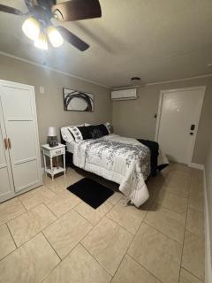 Modern Guest Suite with Private Entry and Patio - 9