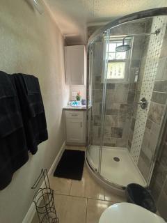 Modern Guest Suite with Private Entry and Patio - 2