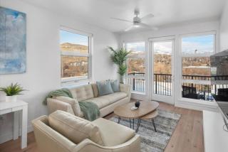 INCREDIBLE Views Capital MTN City Penthouse cnr suite! Best Amenities! ON OUR SHEET - 4