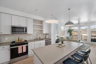 INCREDIBLE Views Capital MTN City Penthouse cnr suite! Best Amenities! ON OUR SHEET - 8
