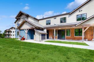 Luxe Retreat at O'Kemo's Southface Village - 2