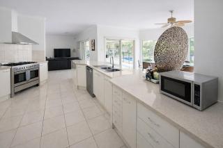 Modern 4BR Holiday Home with Resort Pool Cinema - 6