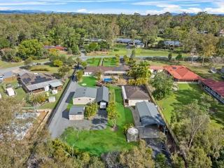 Modern 4BR Holiday Home with Resort Pool Cinema - 4