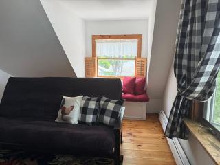 Downtown Apartment - walk to Beaches & Eateries - 6