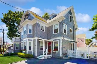 Downtown Apartment - walk to Beaches & Eateries - 4