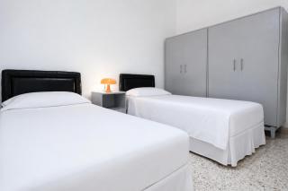 Bugibba Classic & Spacious 3BR Family Apartment I Cot I balconies Walk to Beach - 7