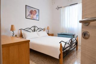Bugibba Classic & Spacious 3BR Family Apartment I Cot I balconies Walk to Beach - 6