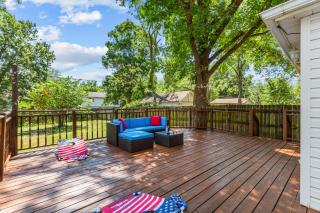 Sweet Cherry Escape | Charming 1930s 2BR Near Katy Trail & Daniel Boone Home - 6