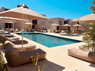 Avalon Gardens B101 - Designer Resort Studio - 2
