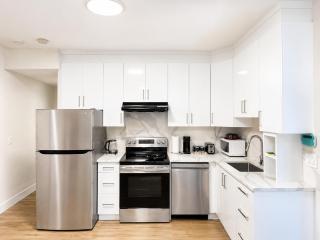 Modern 2BR Suite near Metrotown - 5