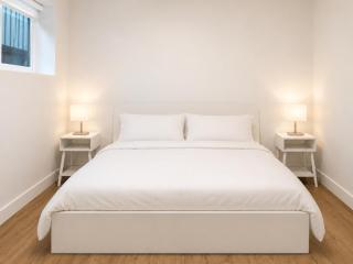 Modern 2BR Suite near Metrotown - 7