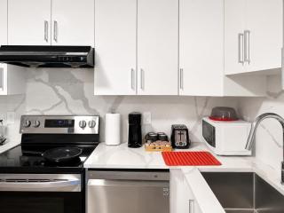 Modern 2BR Suite near Metrotown - 4