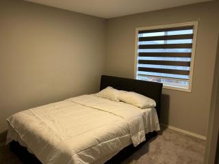 Bedroom Near Edmonton Airport - 0