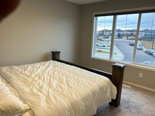 Bedroom Near Edmonton Airport - 4